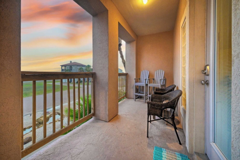 2 Homes, Sleeps 22 Steps to the Beach, Private Pool, Fire Pit, Balcony Views