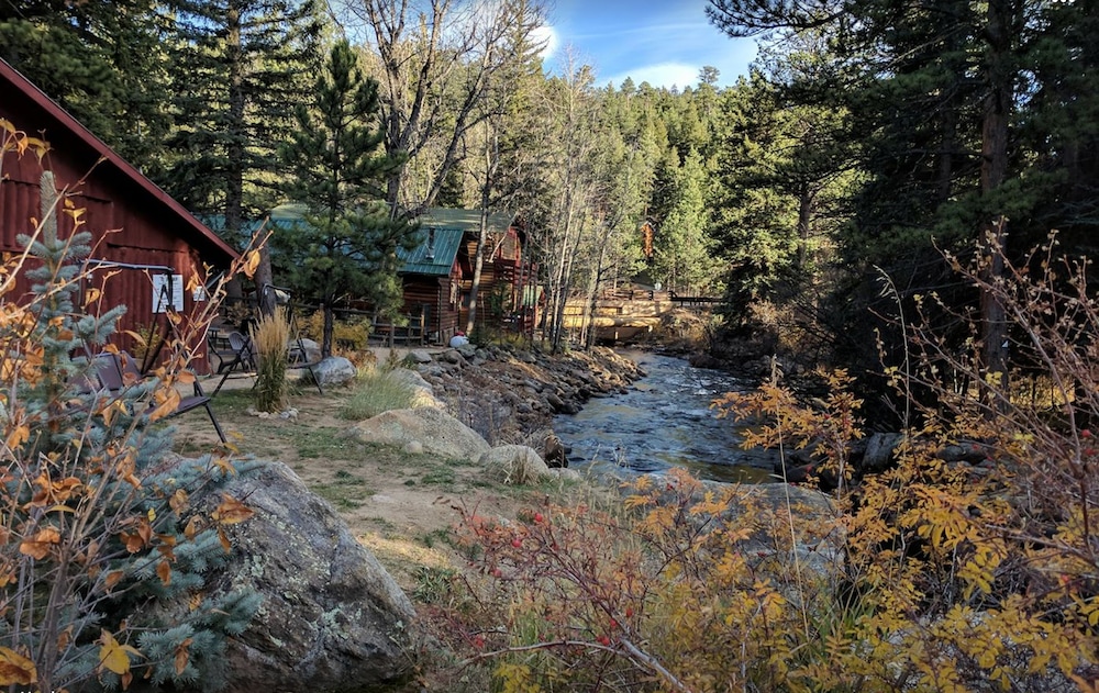 Swiftcurrent Lodge and Cottages by the River - Property Image 39