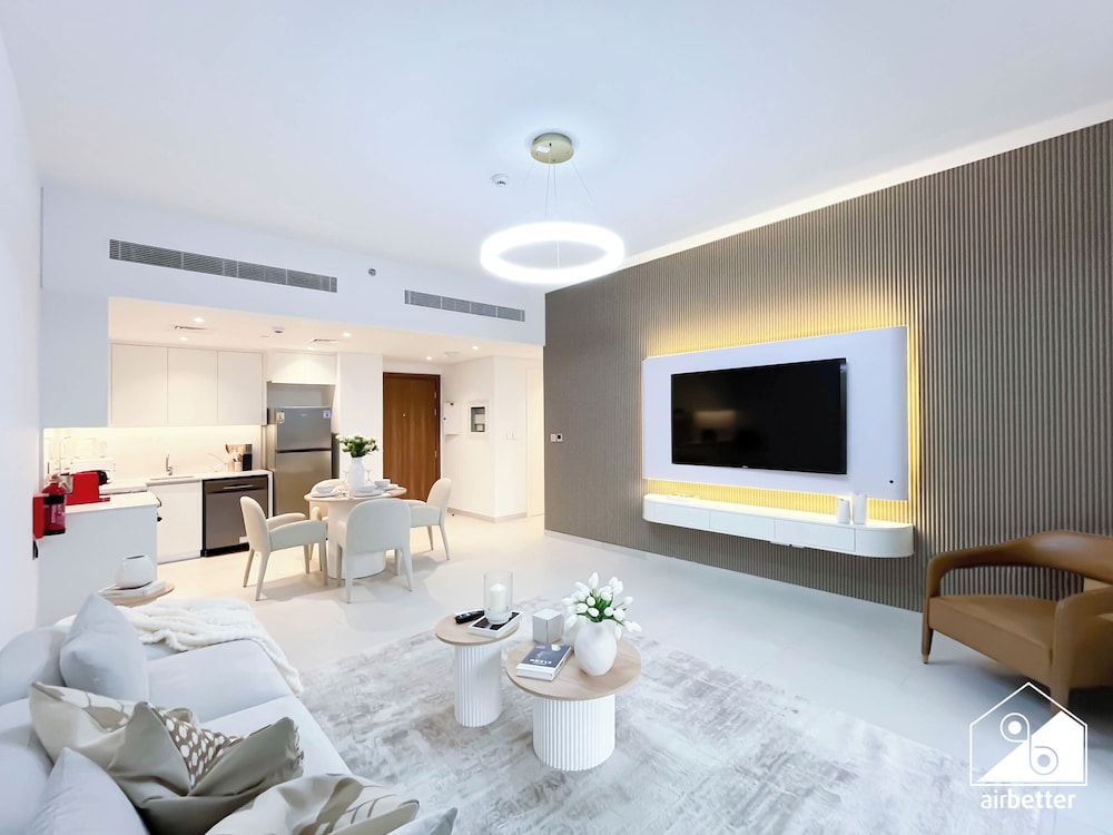Luxury & Comfort 1B at Al Jadeel 2 Jumeirah Living