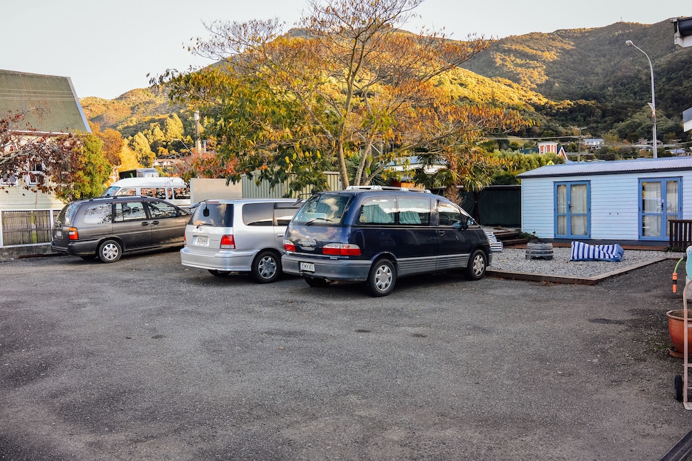 Bluemoon Lodge - Hostel