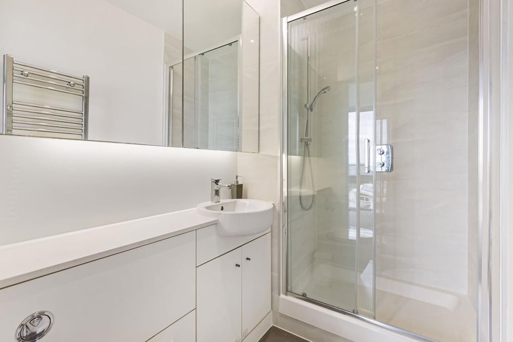 East Village Luxury Apartment - London