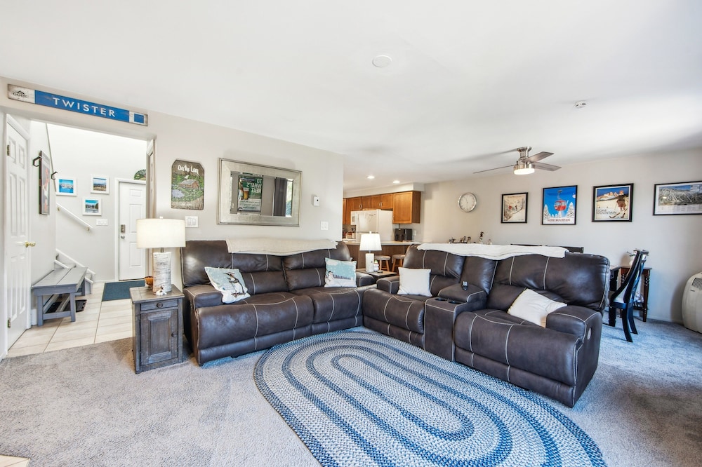 46er 15e - Stylish & Comfortable Mountain Retreat 2 Bedroom Townhouse by The Summit at Gore Mountain