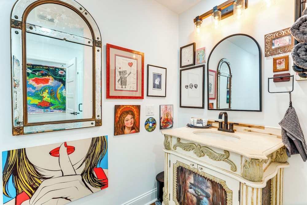 'arboco' Downtown Murphy House w/ Courtyard!