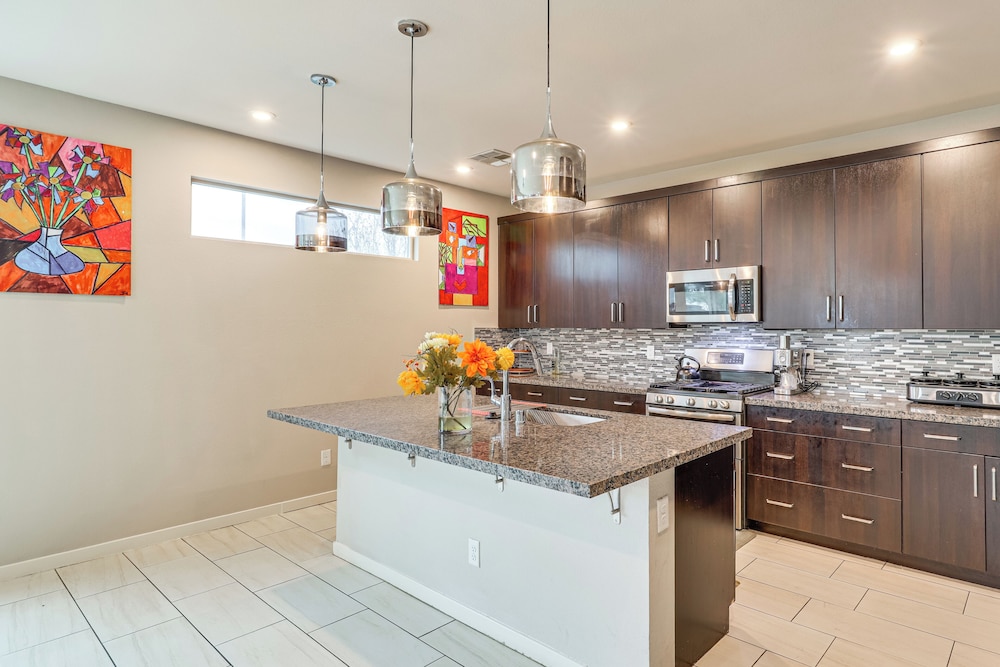 11 Mi to the Strip: Quiet Home in North Las Vegas