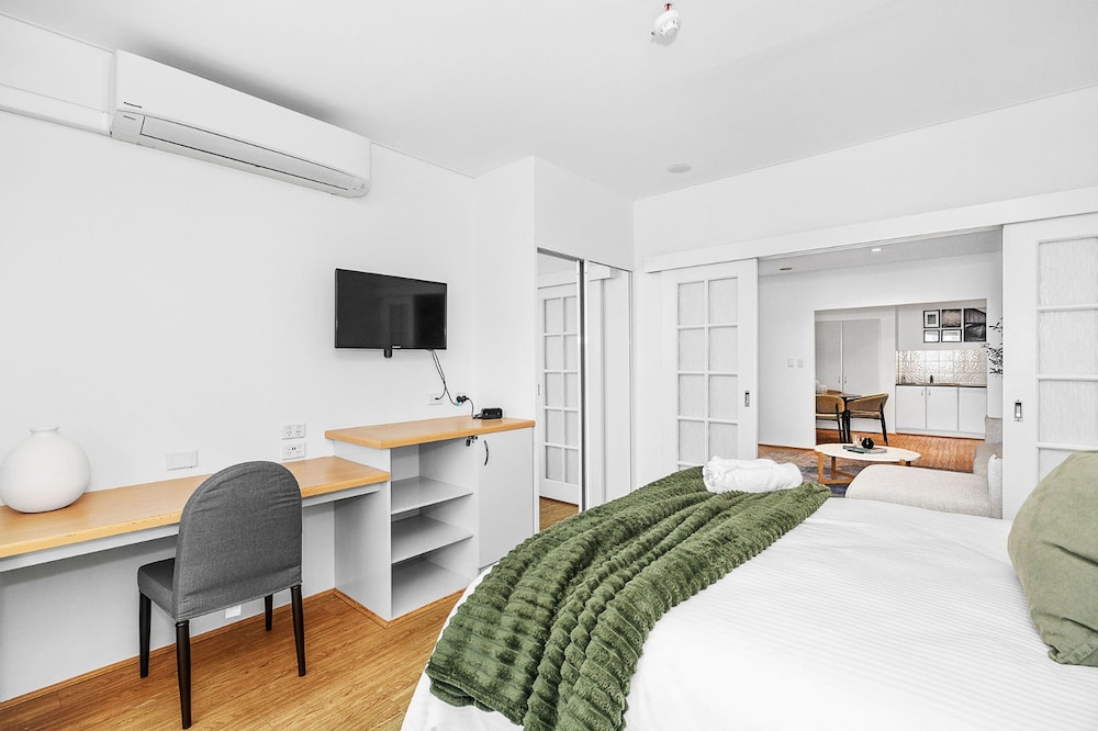 Newly Renovated 1bdr in the CBD