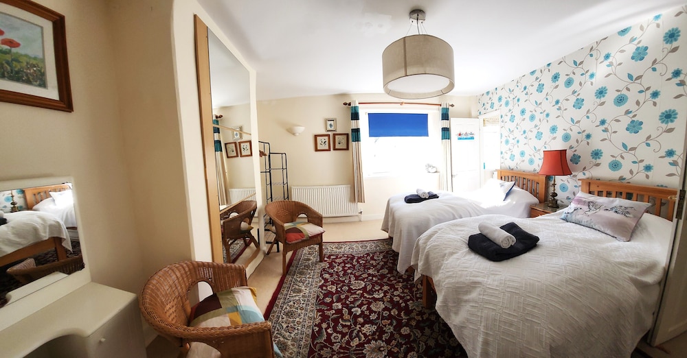Escape the Ordinary - Dorset Village Vacation