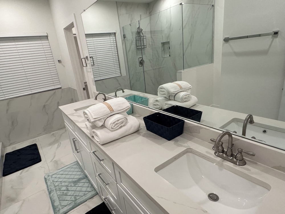 Luxury 3BR for Families Nurses and Group