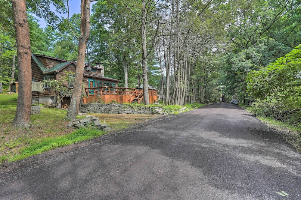 Steps to Lake: Tafton Cottage w/ Fire Pit & Grill view 5