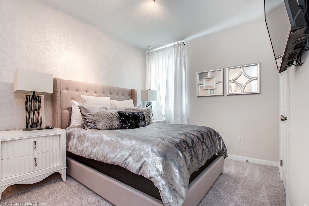 Spectacular 6 Bedroom 5 Bathroom House - Image 4