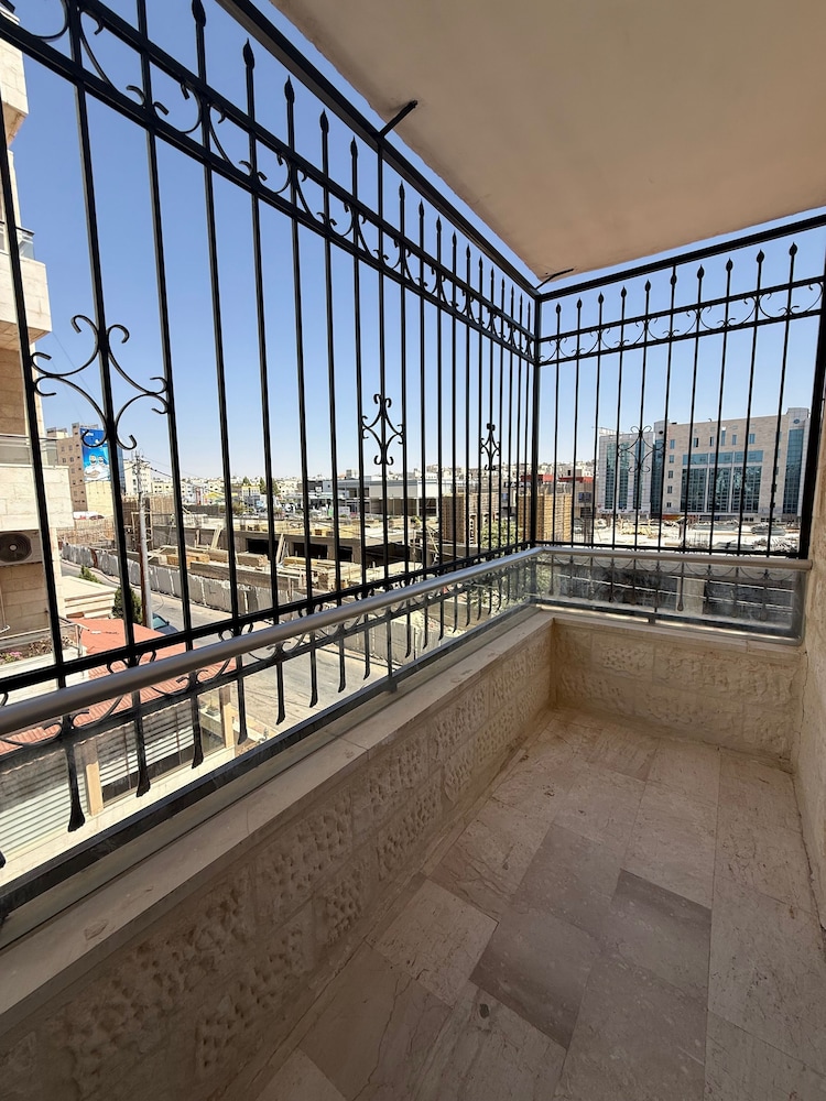 3bedroom Aprt of 200sqm Near Movenpick Hotel Amman