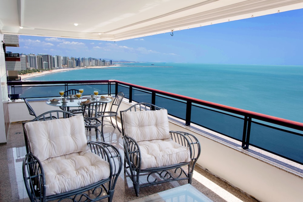 Um por andar com vista panorâmica do mar
