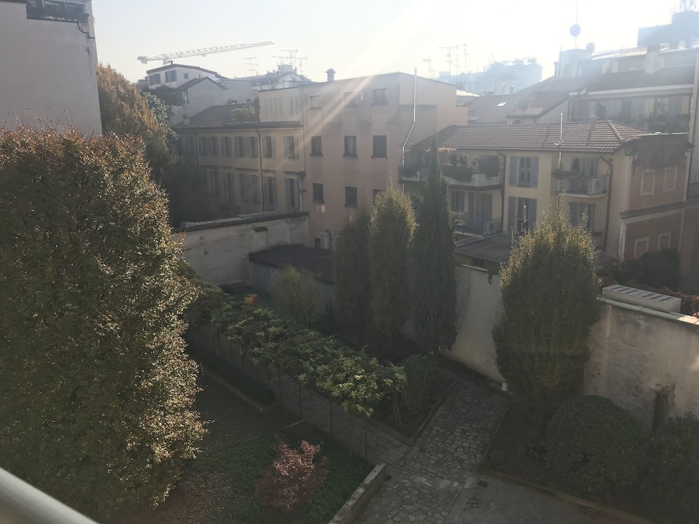 Bob W Milan Ticinese