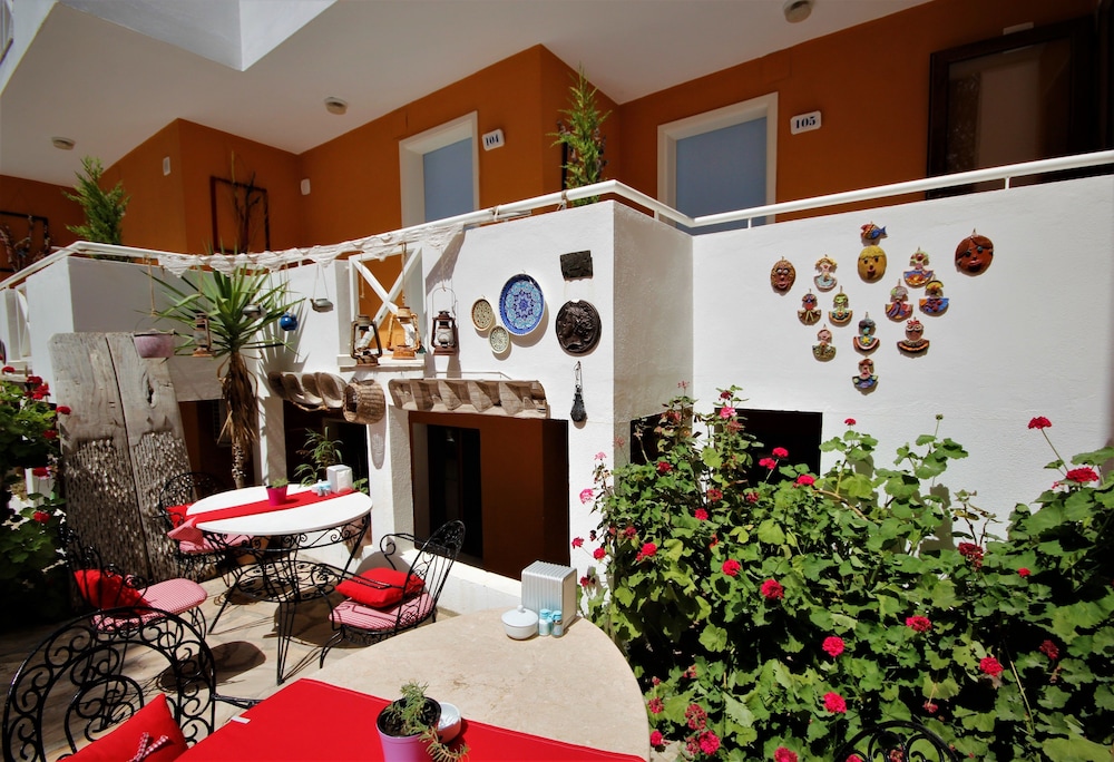 Parva Port Alaçatı - Image 35