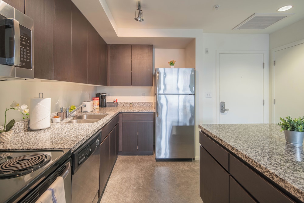 ROVE LIVING/KL - Roosevelt Point