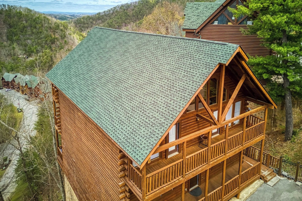Hot Tub, Game Room, Movie Theater, View Sleeps 18 Lookout Lodge by Avantstay