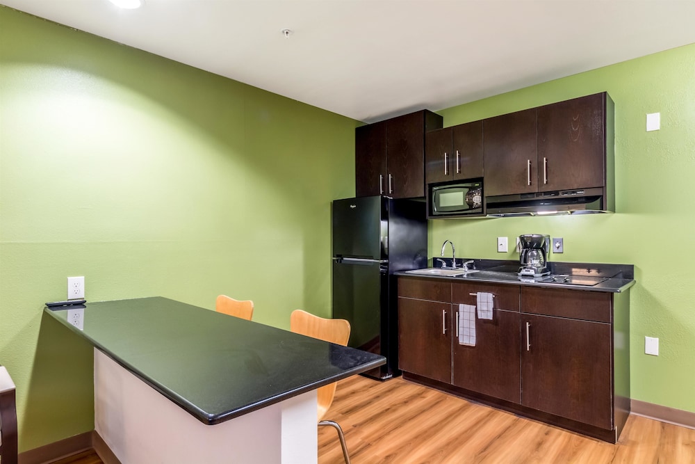 San Antonio Vacations - Super 8 by Wyndham Kenedy - Property Image 14