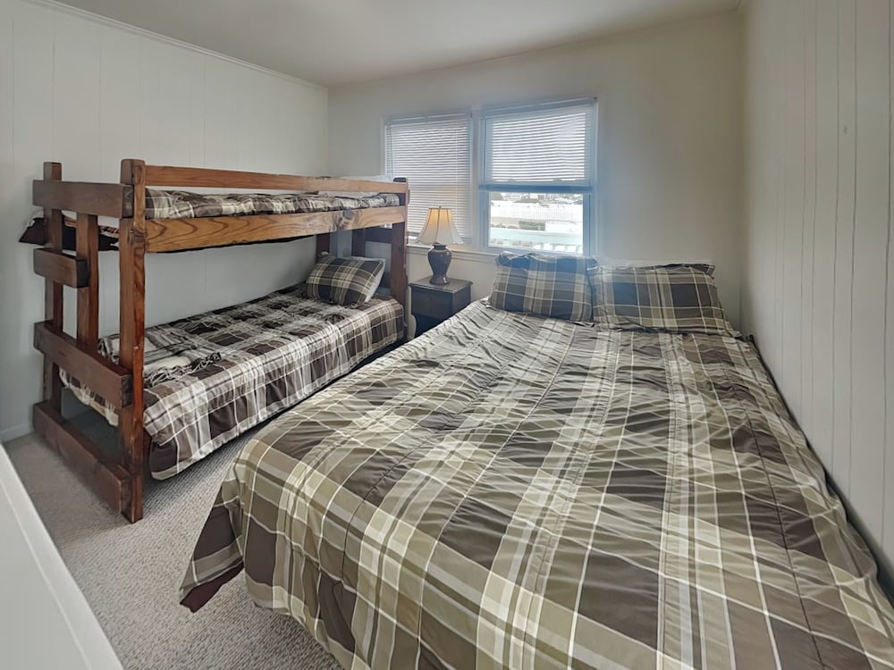 Bright's Beach Front by Topsail Realty