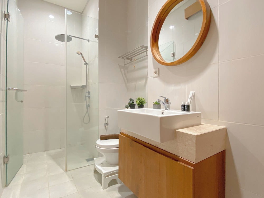Warm And Cozy 2Br At Samara Suites Apartment