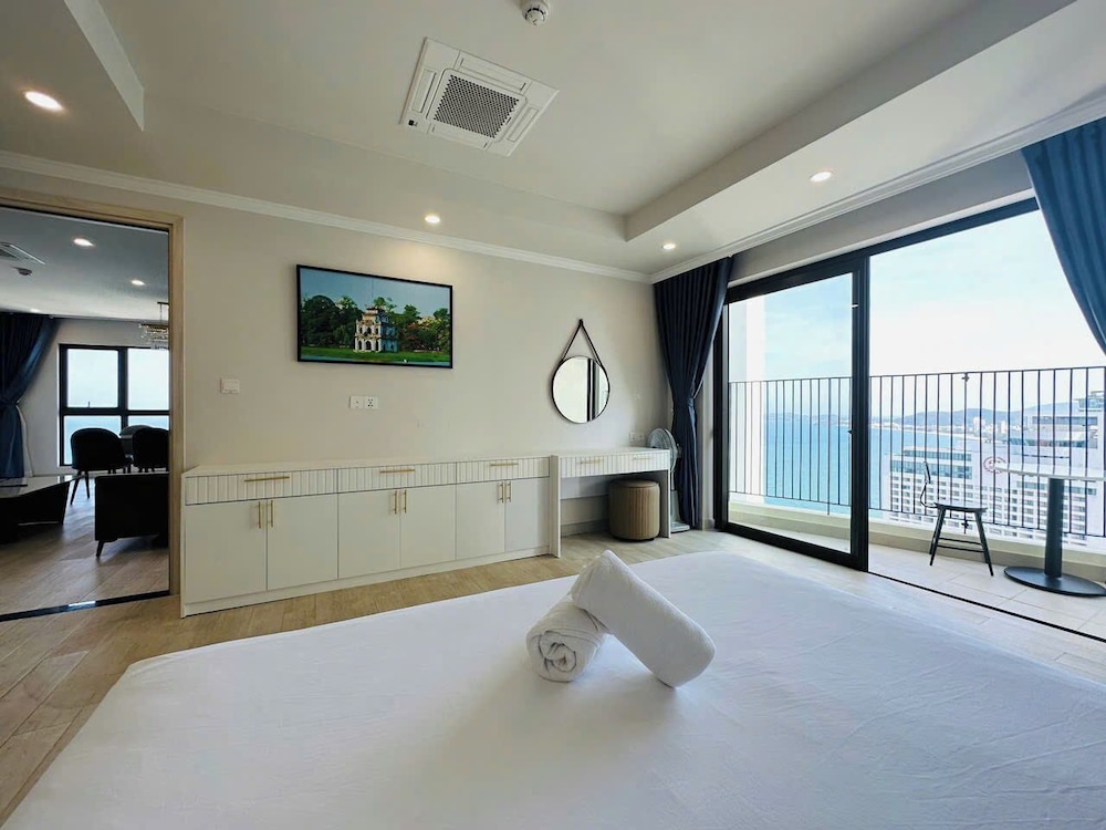 Gold Coast Balcony Serviced Apartment
