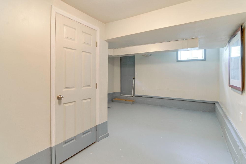 6 Mi to Uptown: Pet-friendly Home in Charlotte