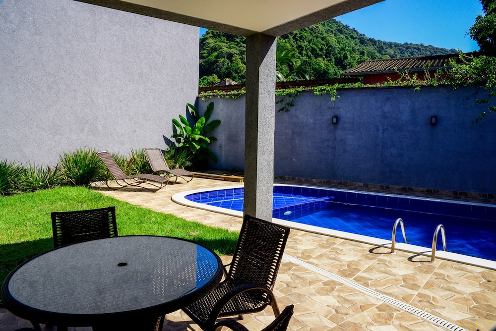 Casa c Piscina a 150m da Praia de Boi Ucanga