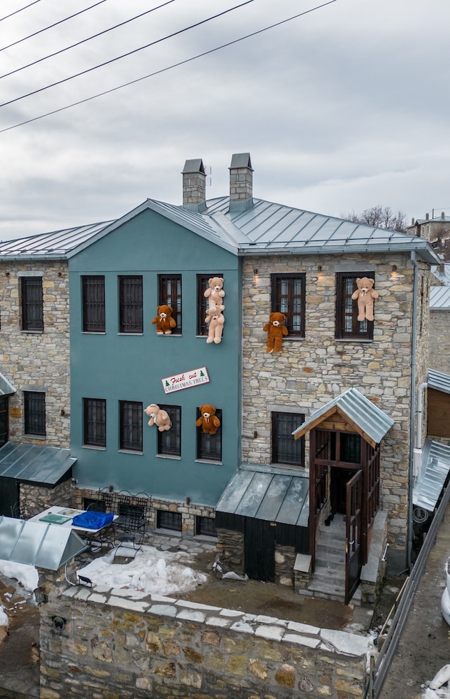 Rock Dandy La Maison De L’Ours | Top Fireplace Retreat