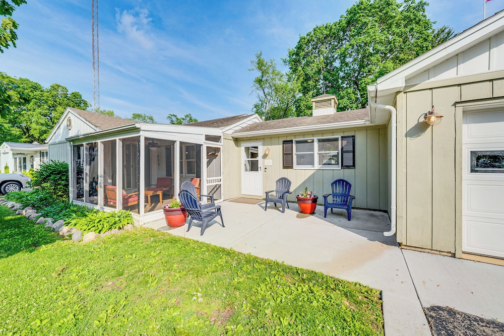Powers Lake Gem: Peek-a-boo Views & Beach Access