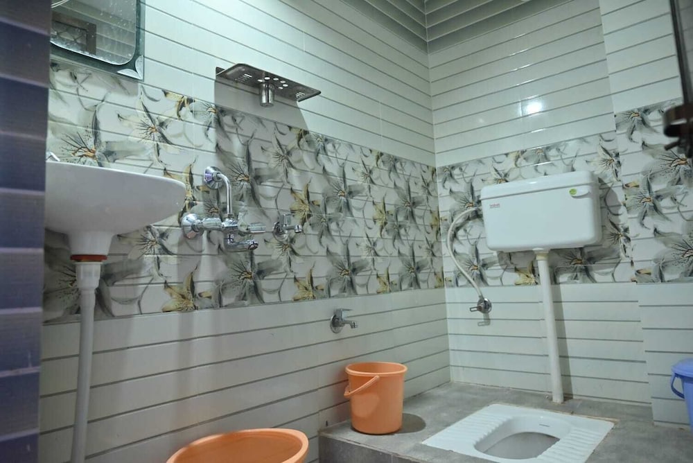 New Kashi Paying Guest House By GRB