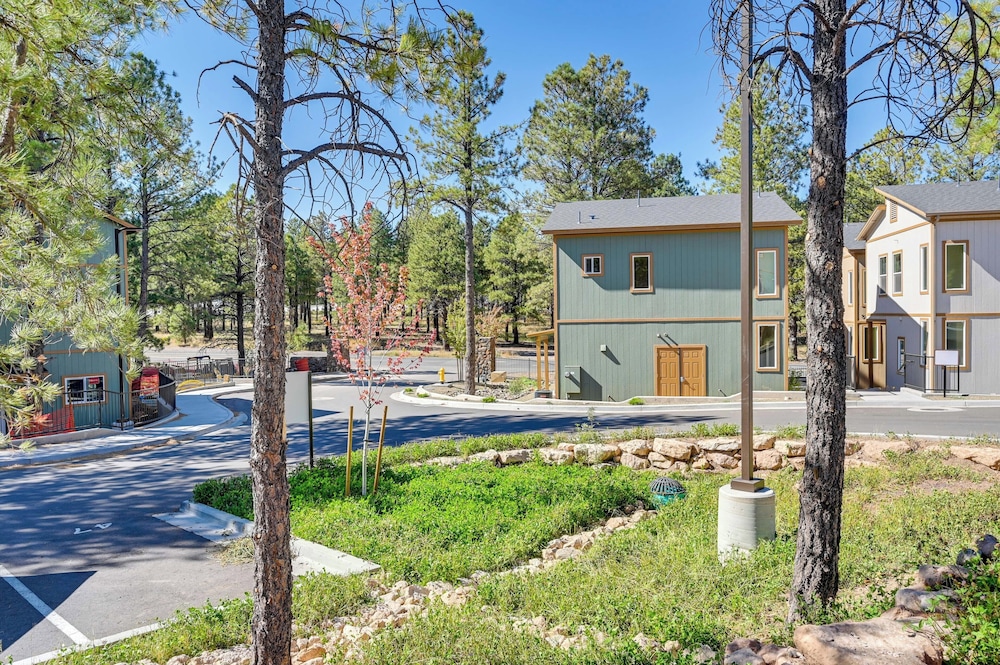 2 Mi to Dtwn Flagstaff: Home w/ Balcony! view 3