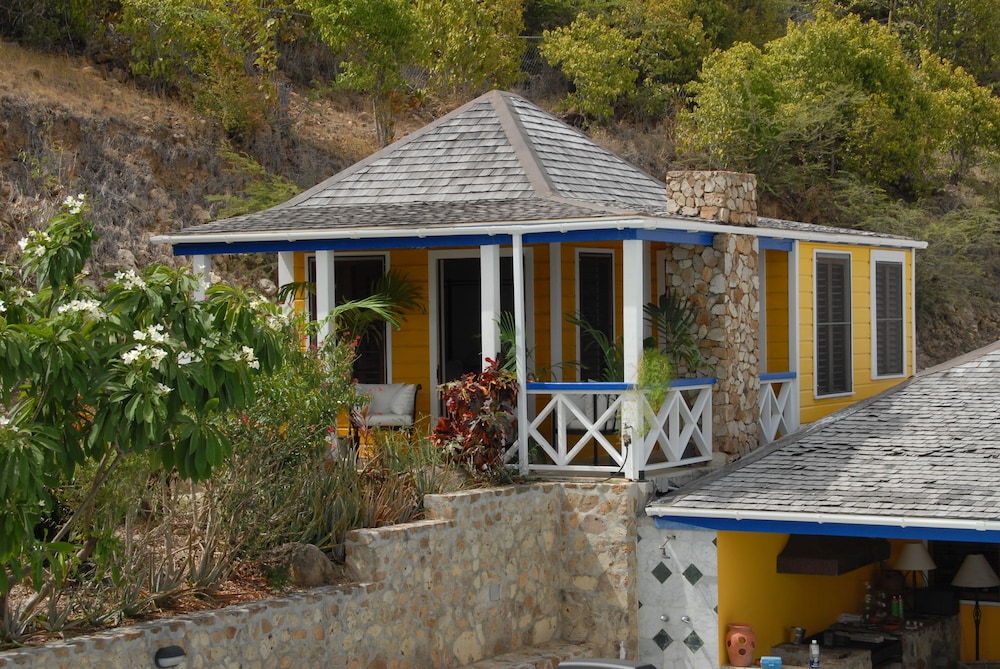 The Carib House 5 Bedrooms And Pool Close To Beach