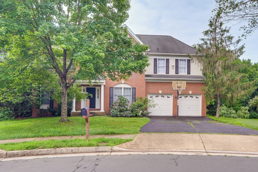 4 Mi to Dulles Airport: Spacious D.c. Area Home