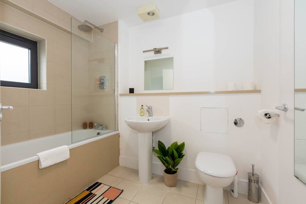 Lovely 1 Bedroom Flat Overlooking Canal in Hackney