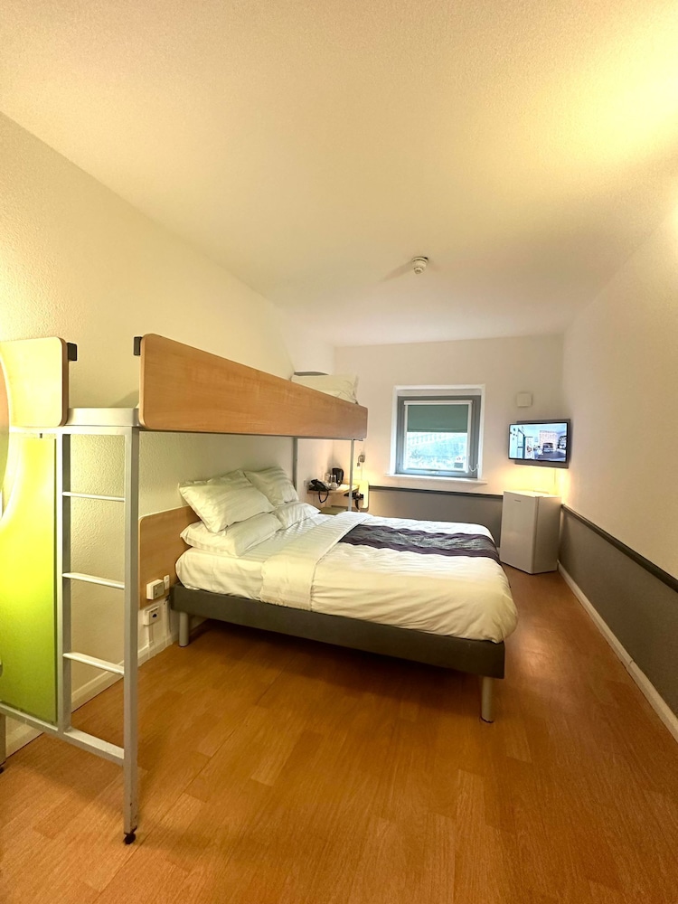 Bradford Vacations - Cambridge Hotel Bradford Central - Property Image 5