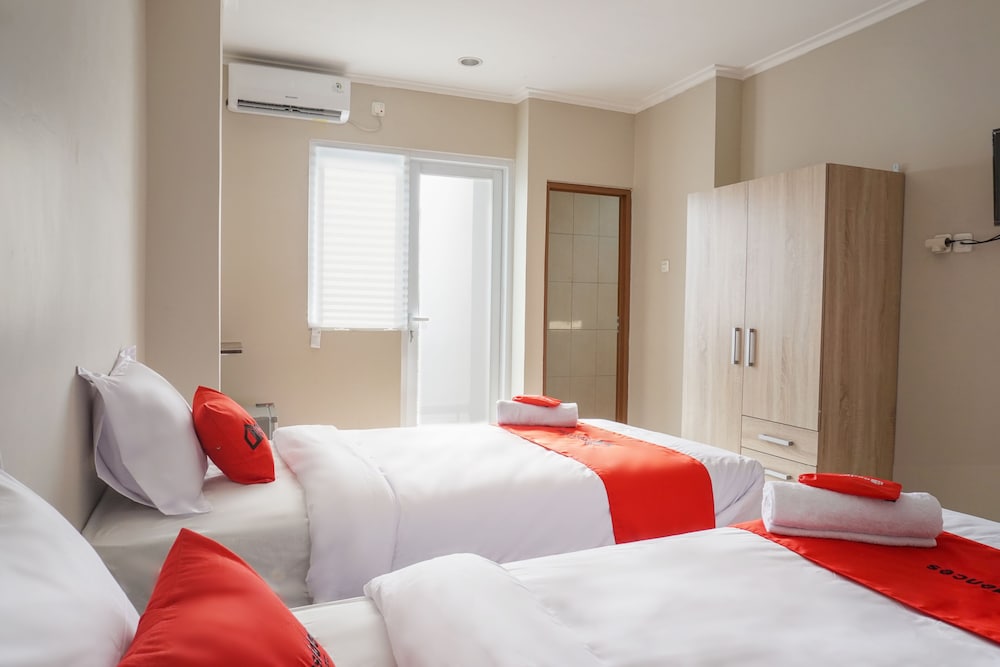 Residences by RedDoorz near MT Haryono view 5