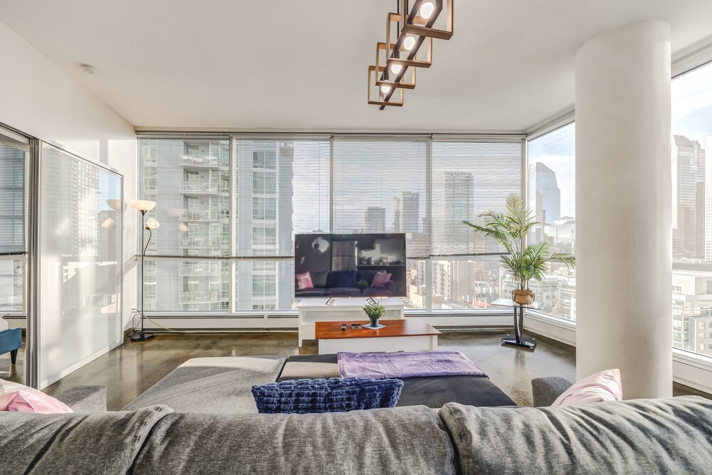 Luxury 2BR Condo - Downtown City Views - Image 3