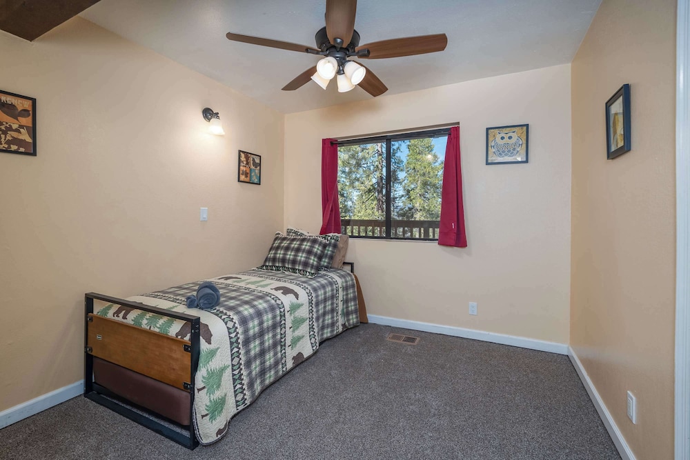 Yosemite Aviary and Quail Within Yosemite - 2 Separate Units, Up To 14 Guests!