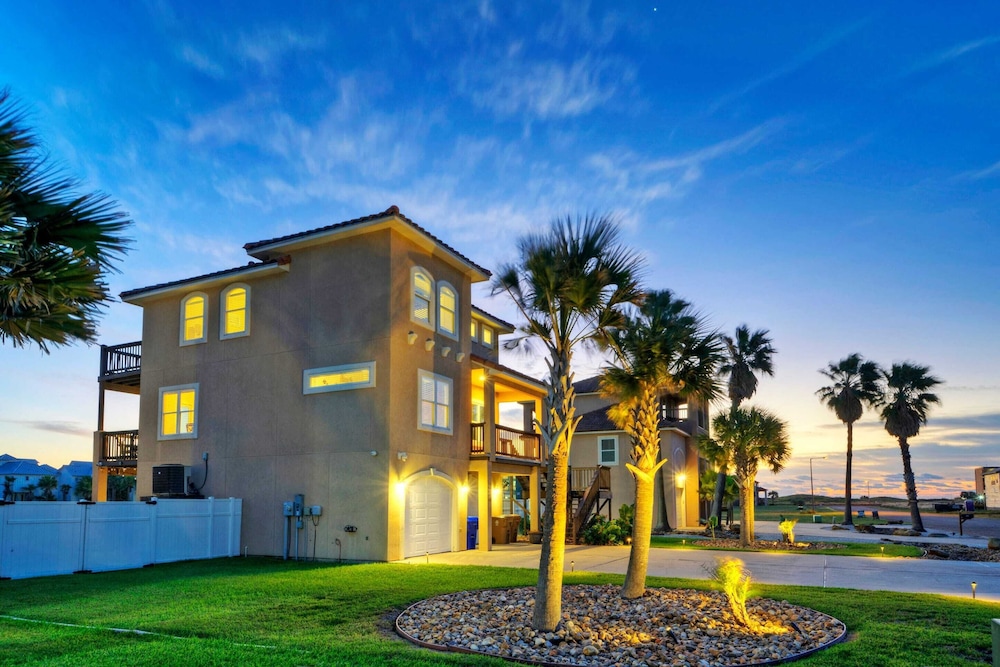 2 Homes, Sleeps 22 Steps to the Beach, Private Pool, Fire Pit, Balcony Views