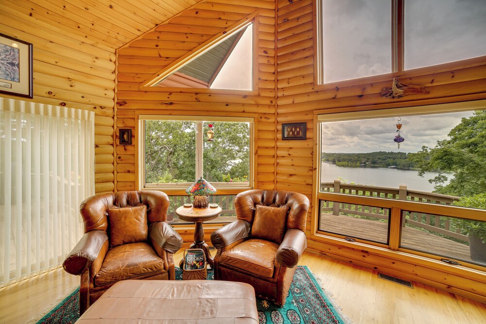 Decks & Views: Spacious Cabin Near Table Rock Lake