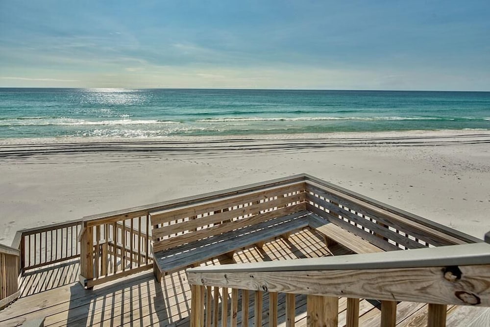 Luna Sea 4 Bedroom Holiday Home by Five Star Properties