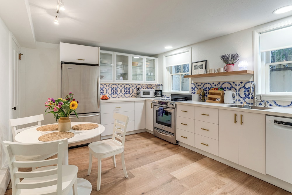 Walkable Apt w/ Off-street Parking in Cheesman!