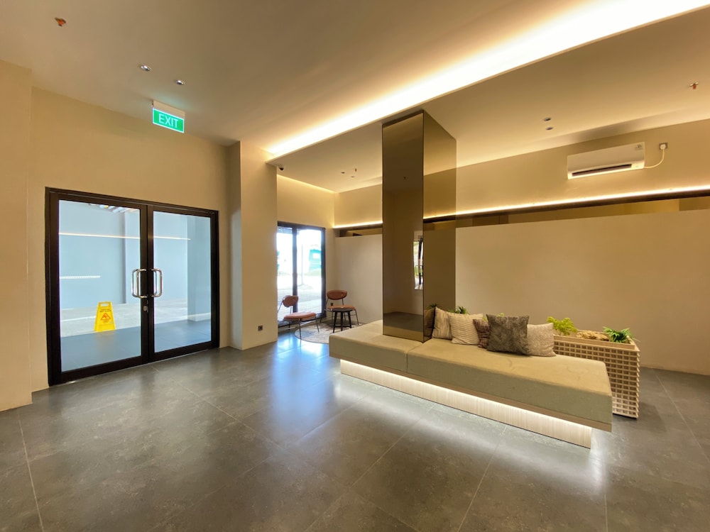 White Accent Studio At Apartment Meikarta Near Paramadina University