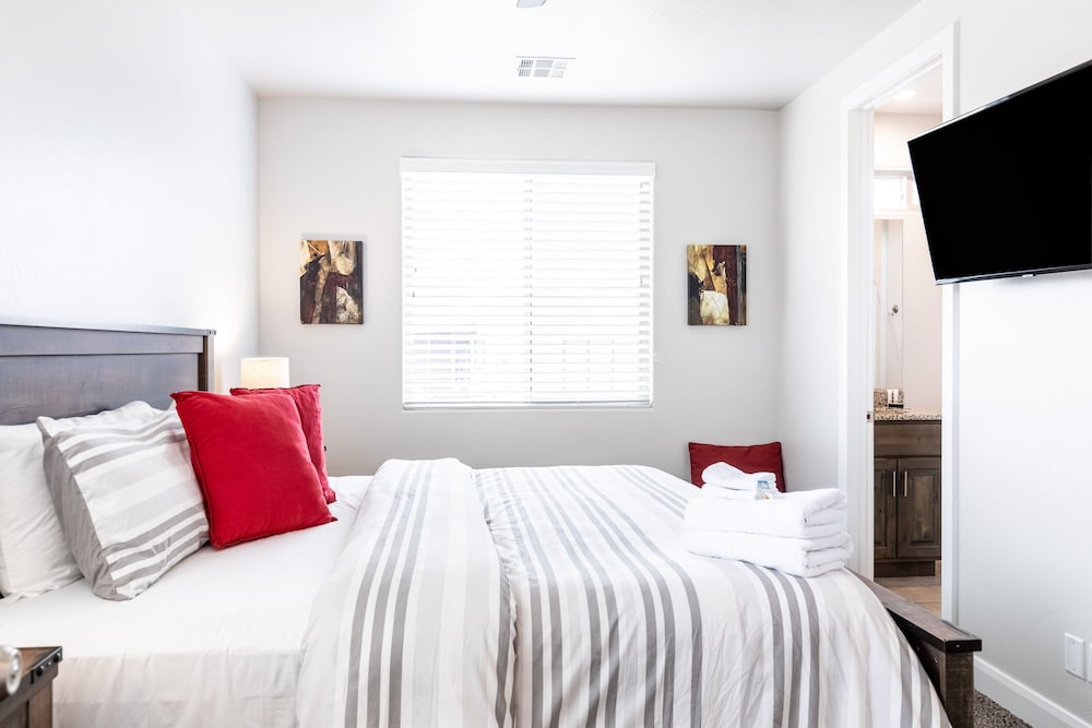 Zion Experience 4 Bedroom Townhouse by RedAwning view 4