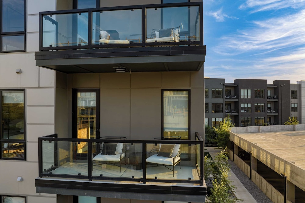 Sleeps 18 3 Modern Midtown Apartments w/ Gym + Pool Walkable to Shops & Eats