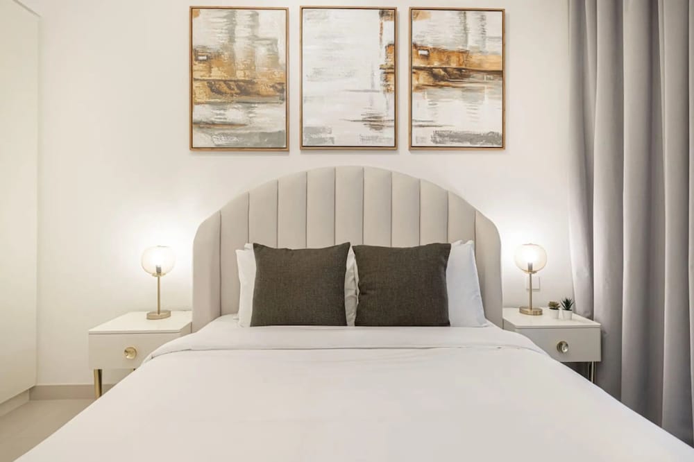 Burj Crown Lux Apartment by Dubai Mall