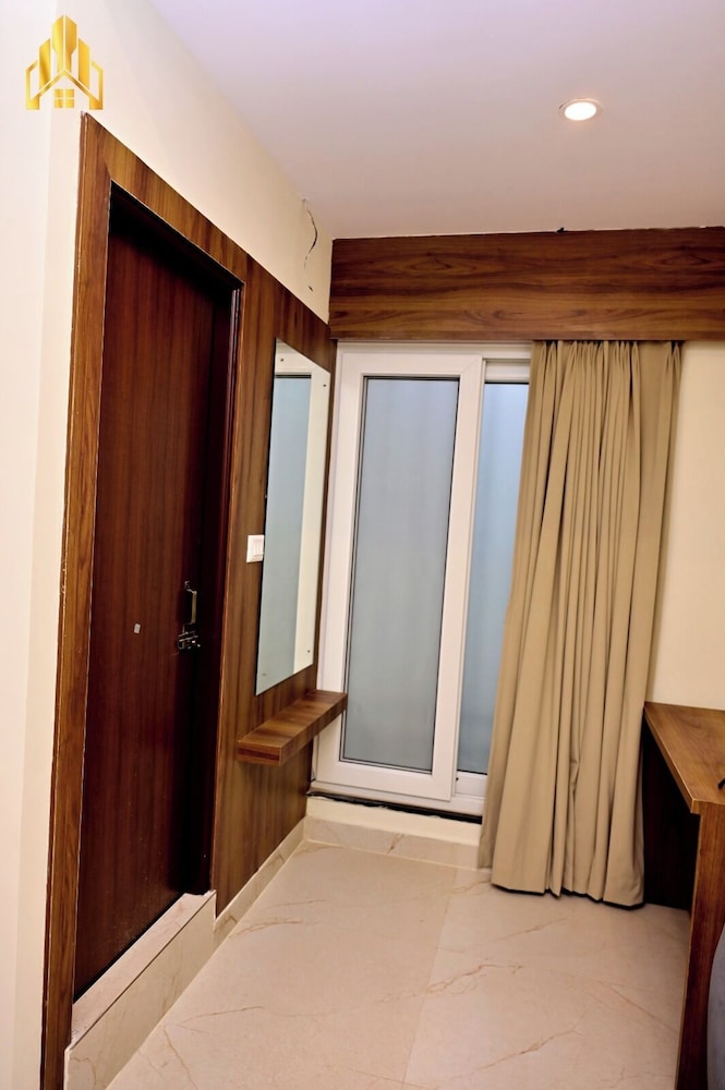 Hotel Noble Nook 100 ft. Road Indiranagar