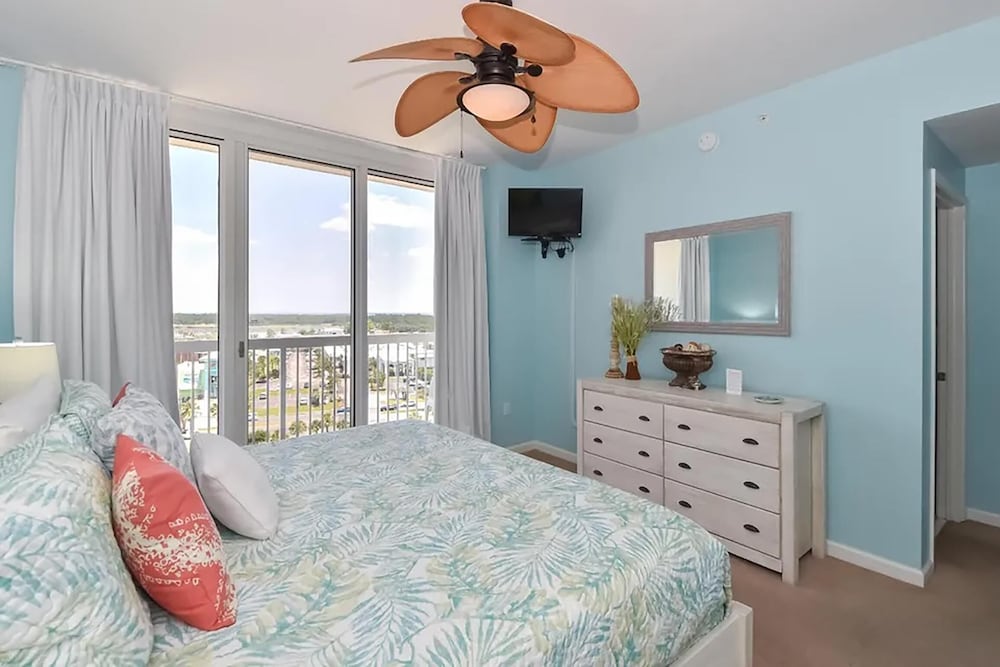 Silver Beach Towers 1003 West