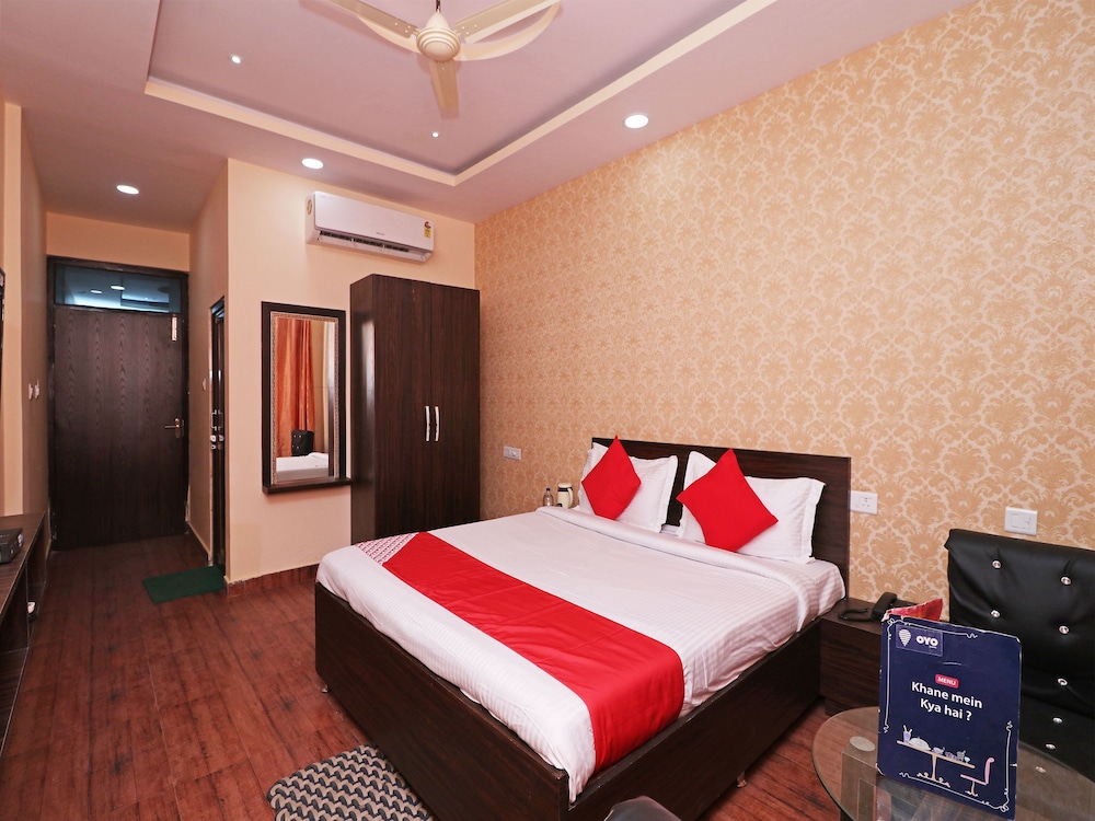 OYO 13483 Hotel Aradhya's