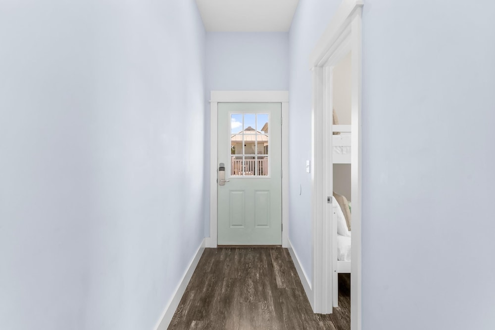 Pet Friendly Beach House - Beach Hop