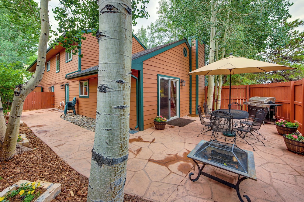 Walk to Ski Shuttle: Dtwn Frisco Gem w/ Fireplace!