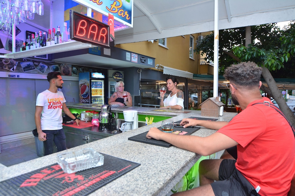 Rose Garden Apart Hotel - Image 25